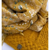 Weicher und reichhaltig bestickter doubleface Schal - 100% Wolle - Einzelstück - senfgelb  #40